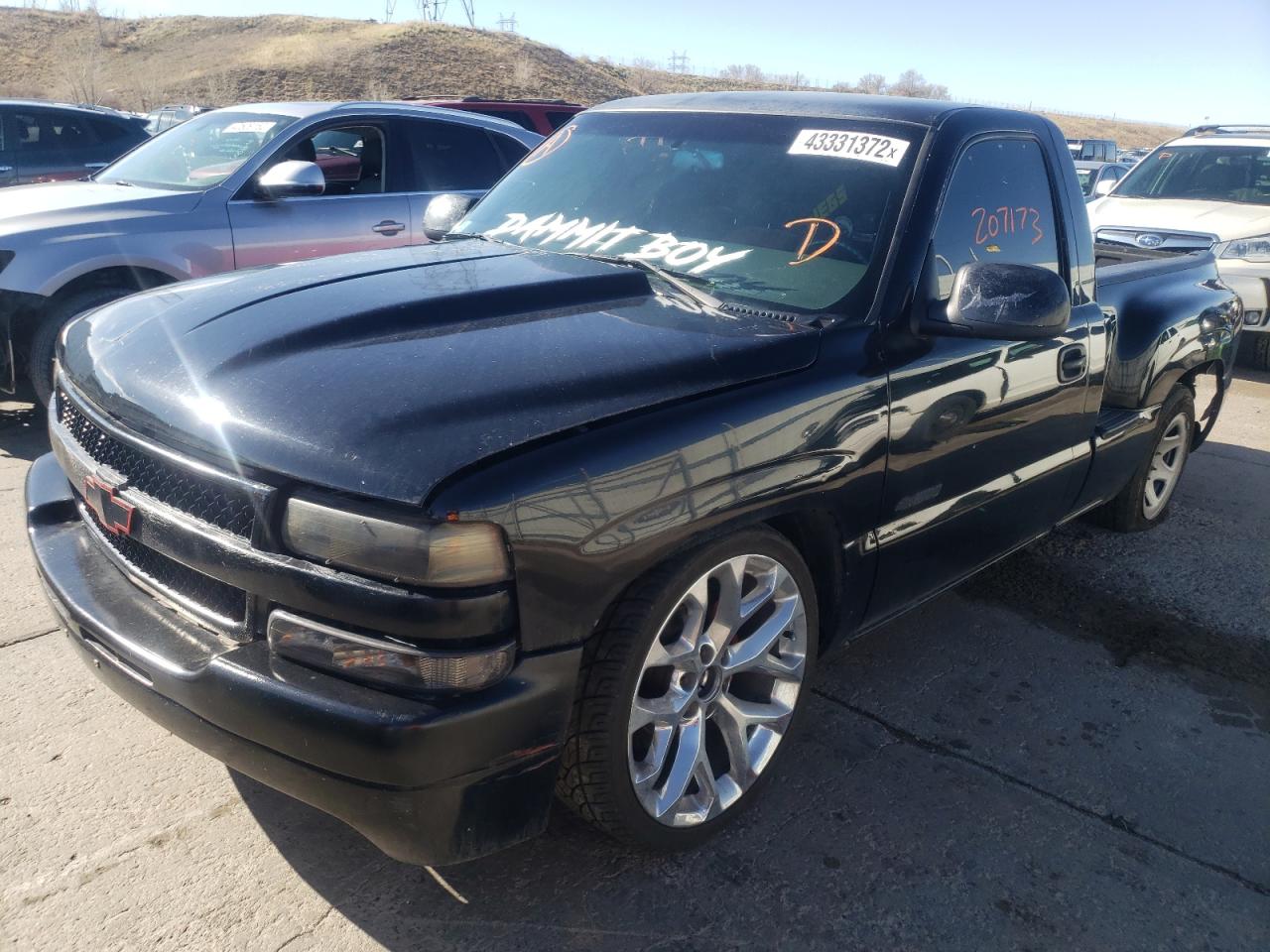 Photo 2 from auction – 2002 CHEVROLET SILVERADO with VIN 1GCEK14T52Z330645