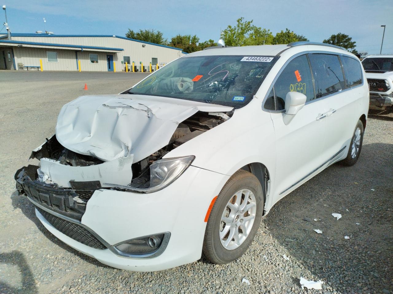 Photo 2 from auction – 2018 CHRYSLER PACIFICA T with VIN 2C4RC1BG6JR120309