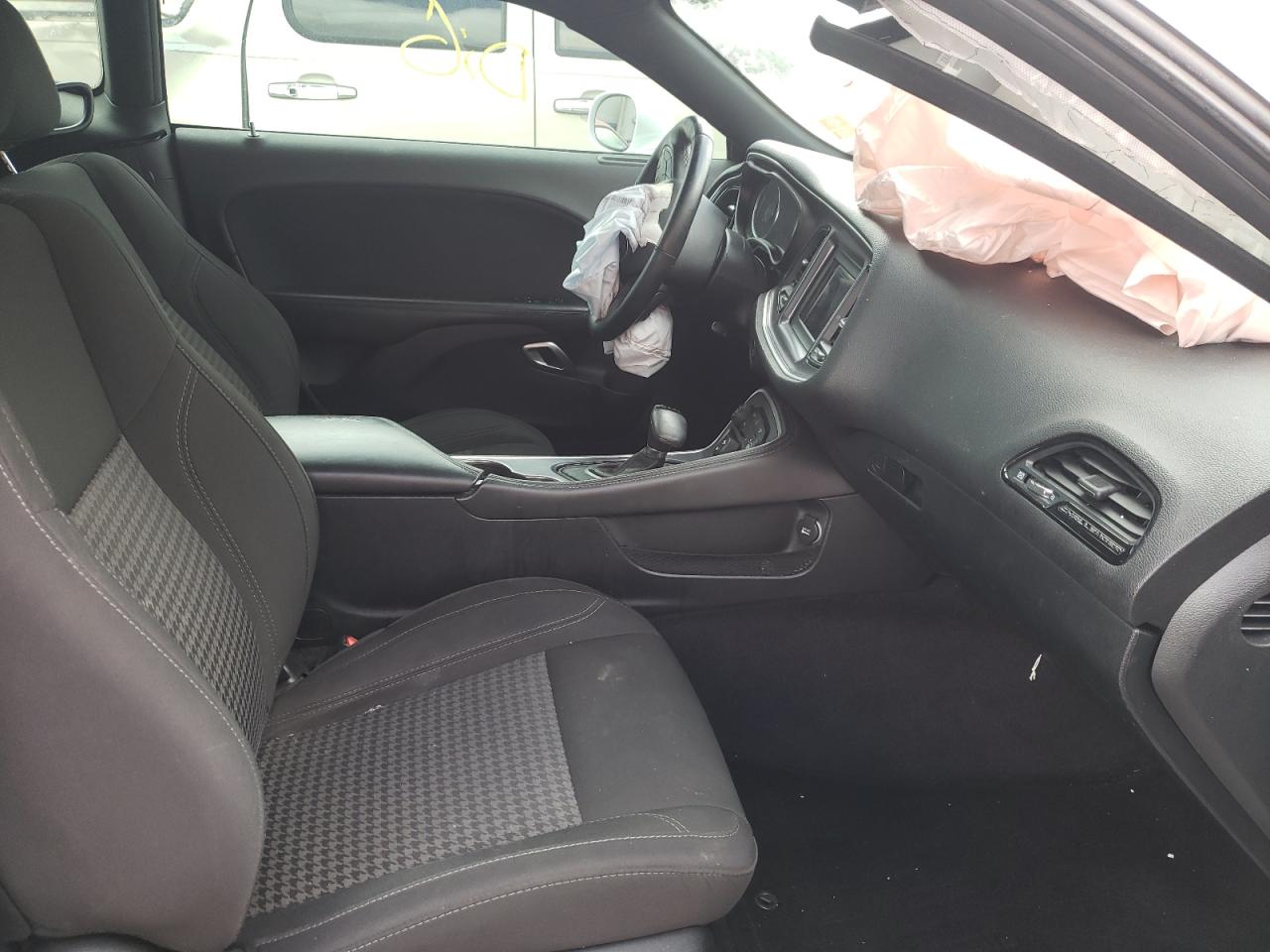 Photo 5 from auction – 2018 DODGE CHALLENGER with VIN 2C3CDZAG5JH228305