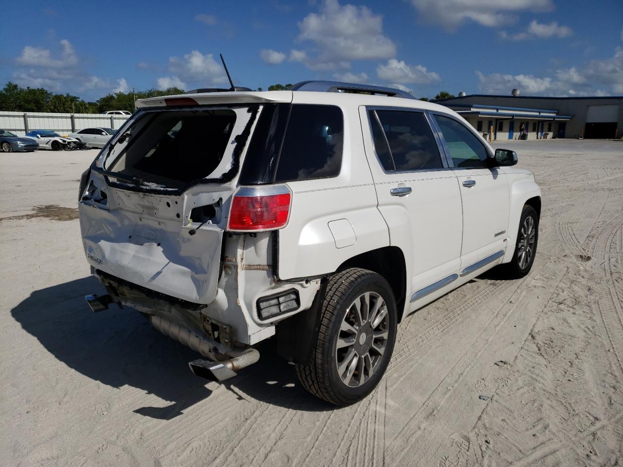Photo 4 from auction – 2017 GMC TERRAIN DE with VIN 2GKFLRE37H6324692