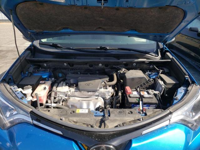 Photo 7 from auction – 2017 TOYOTA RAV4 XLE with VIN JTMWFREV3HJ145220