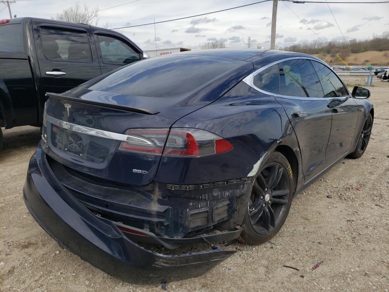 Photo 4 from auction – 2015 TESLA MODEL S 85 with VIN 5YJSA1H22FFP78411
