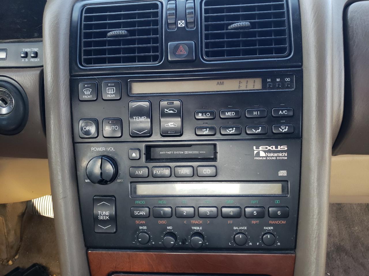 Photo 9 from auction – 1992 LEXUS LS 400 with VIN JT8UF11E0N0129054