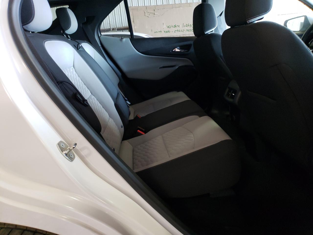 Photo 6 from auction – 2018 CHEVROLET EQUINOX LT with VIN 2GNAXJEV9J6350835
