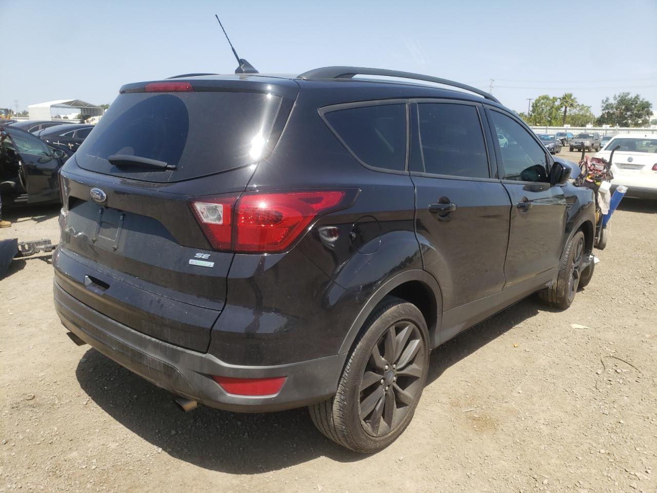 Photo 4 from auction – 2019 FORD ESCAPE SE with VIN 1FMCU0GD4KUC04964