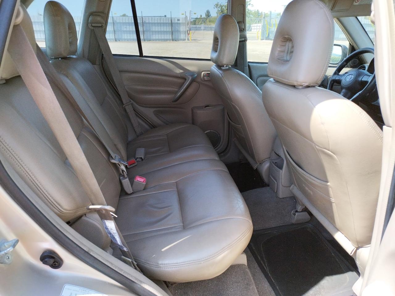 Photo 6 from auction – 2004 TOYOTA RAV4 with VIN JTEGD20V940025071