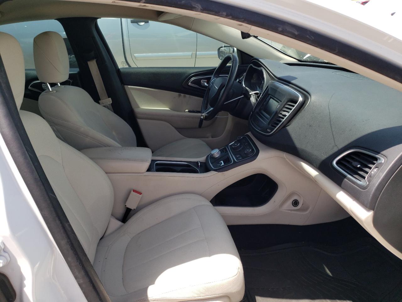 Photo 5 from auction – 2015 CHRYSLER 200 LIMITE with VIN 1C3CCCABXFN710223