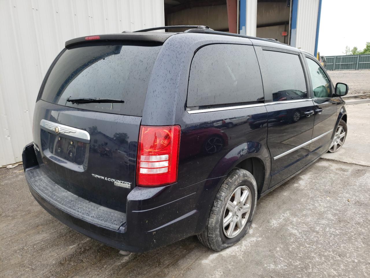 Photo 4 from auction – 2010 CHRYSLER TOWN & COU with VIN 2A4RR5DX8AR183540