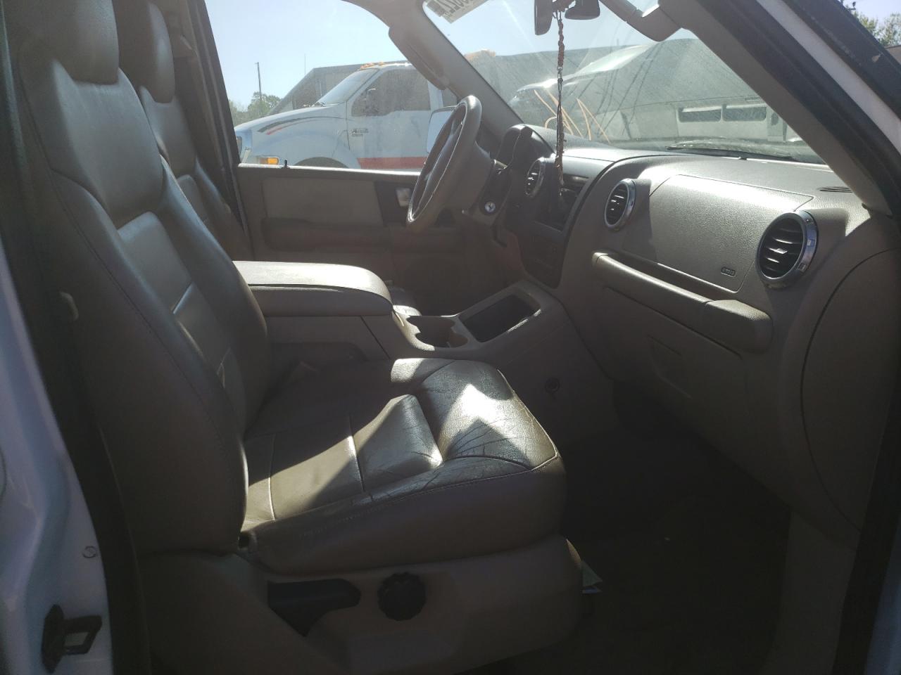 Photo 5 from auction – 2003 FORD EXPEDITION with VIN 1FMRU17W83LB98790