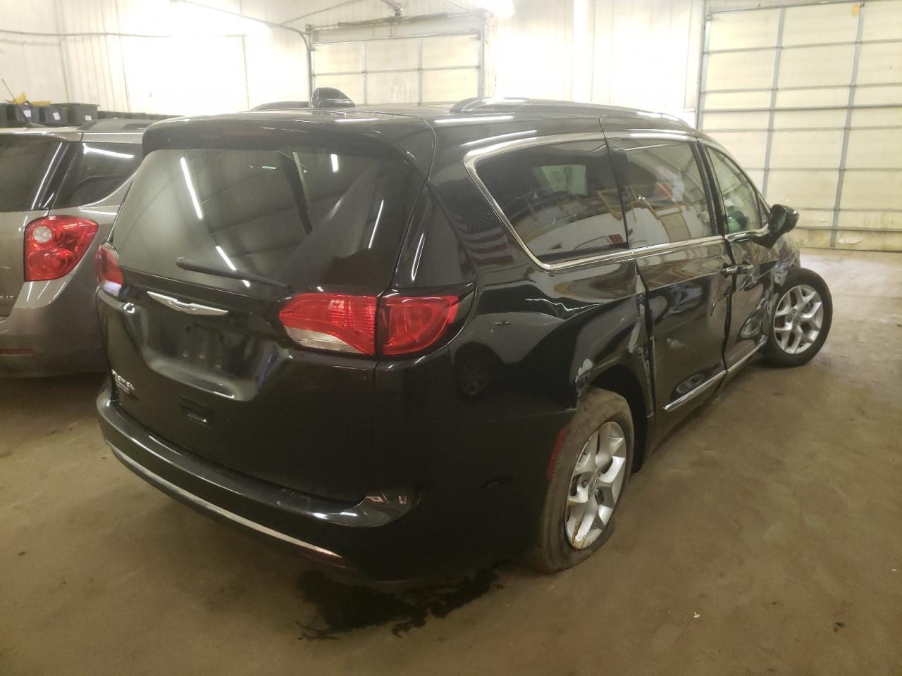 Photo 4 from auction – 2018 CHRYSLER PACIFICA T with VIN 2C4RC1EG9JR101930