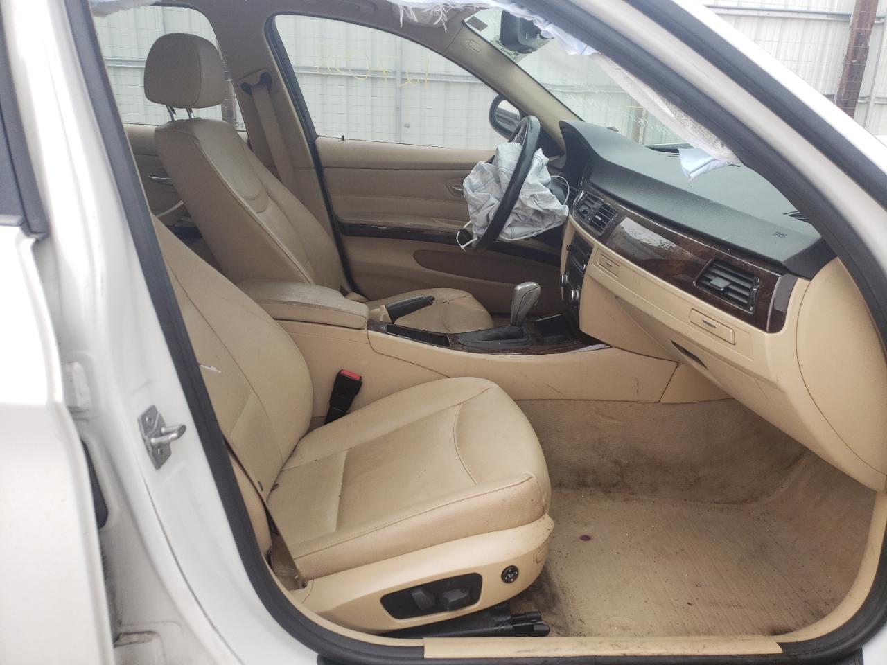 Photo 15 from auction – 2011 BMW 328 XI with VIN WBAPK7C59BF084275