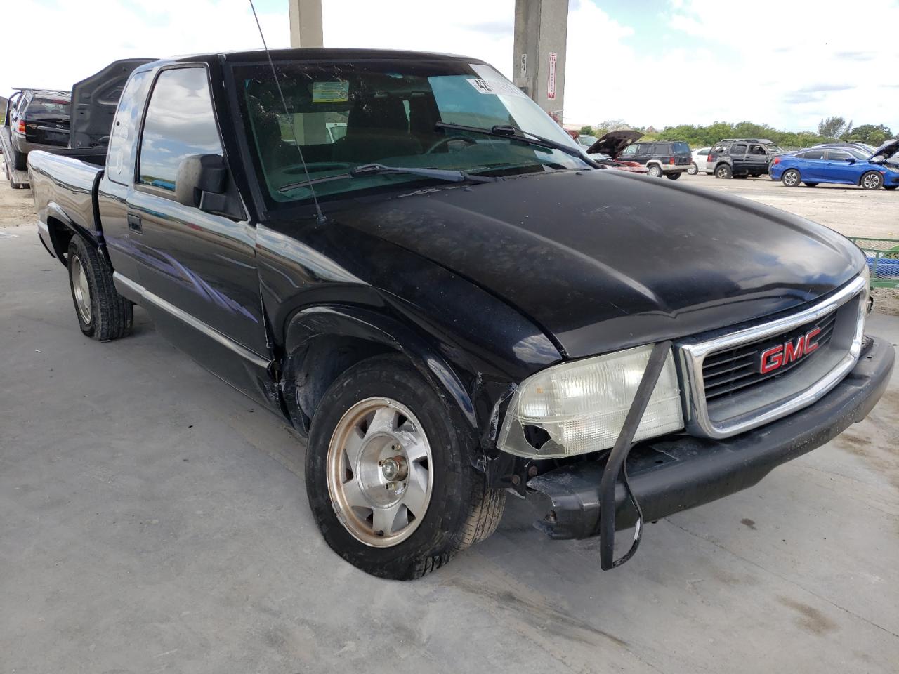 GMC SONOMA 2002 with VIN 1GTCS19W028110054 - Photo from auction