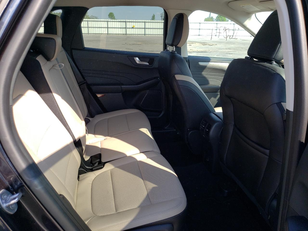 Photo 6 from auction – 2021 FORD ESCAPE SEL with VIN 1FMCU0H67MUA57591