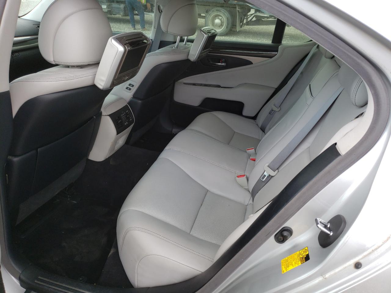 Photo 6 from auction – 2013 LEXUS LS 460 with VIN JTHBL5EF7D5124705
