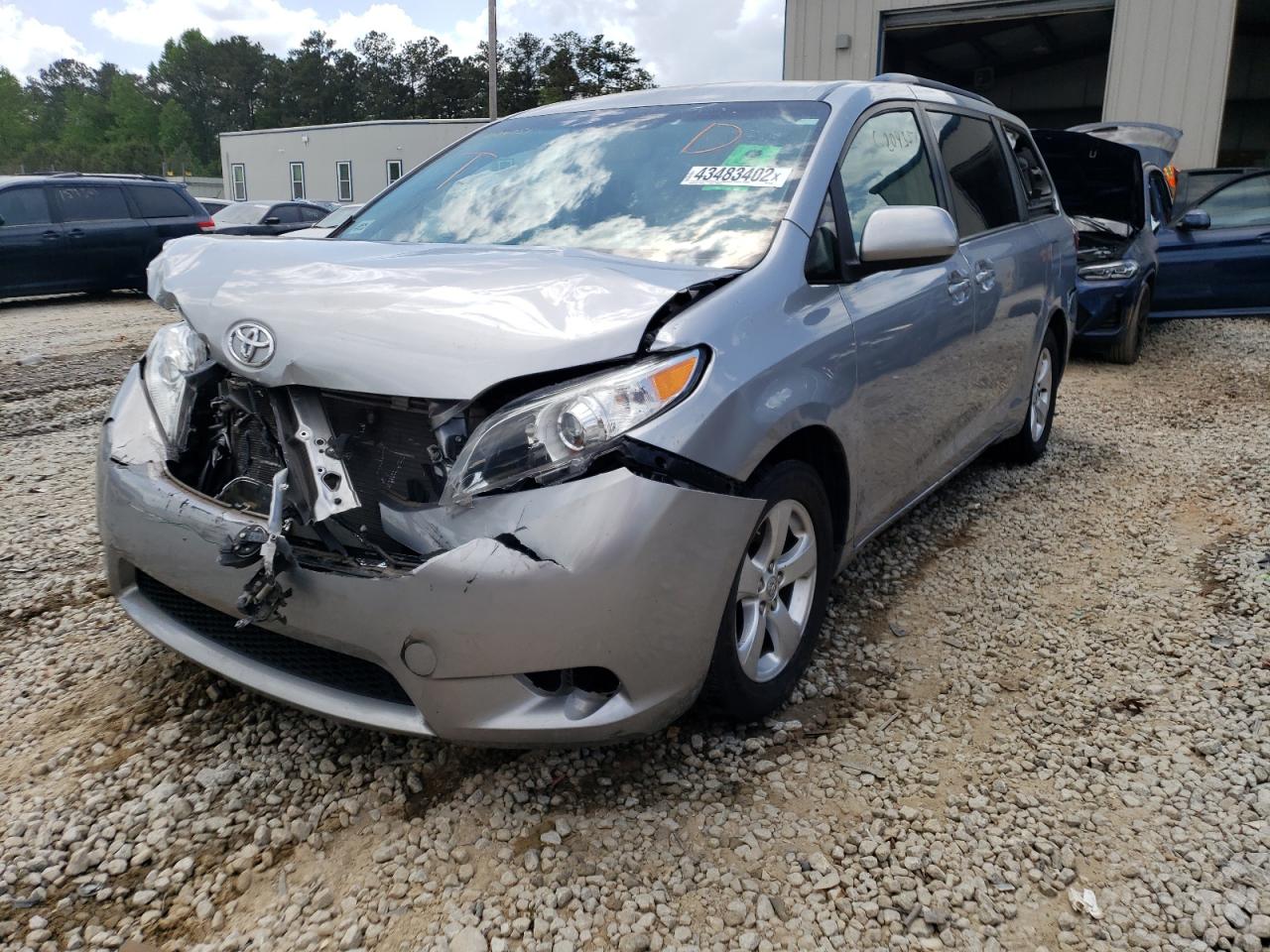 Photo 2 from auction – 2017 TOYOTA SIENNA LE with VIN 5TDKZ3DC8HS887506
