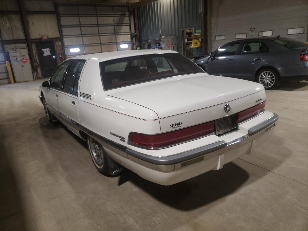 Photo 3 from auction – 1992 BUICK ROADMASTER with VIN 1G4BT5377NR405440
