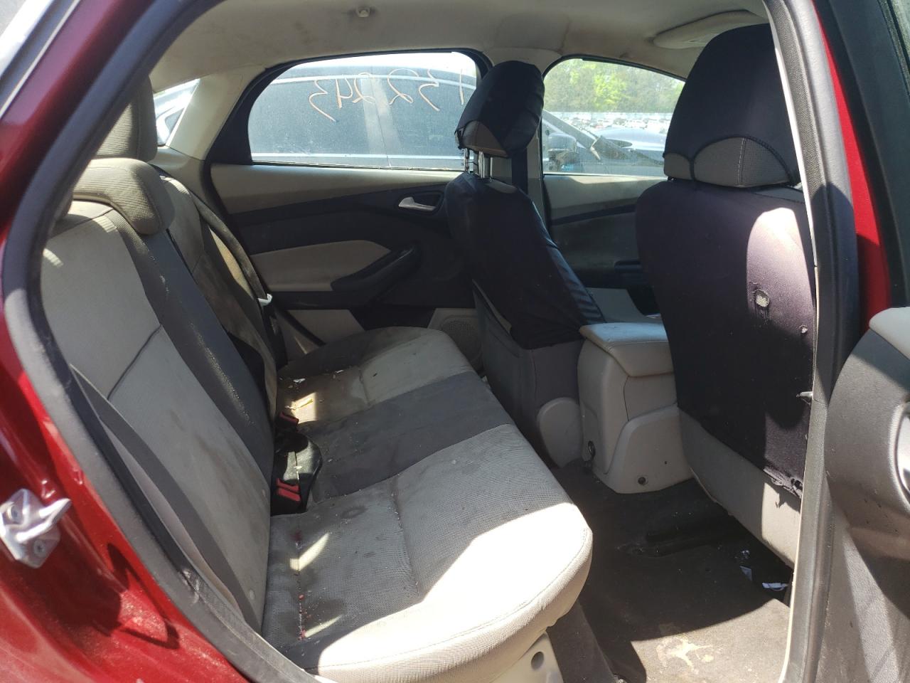 Photo 6 from auction – 2014 FORD FOCUS SE with VIN 1FADP3F28EL190536