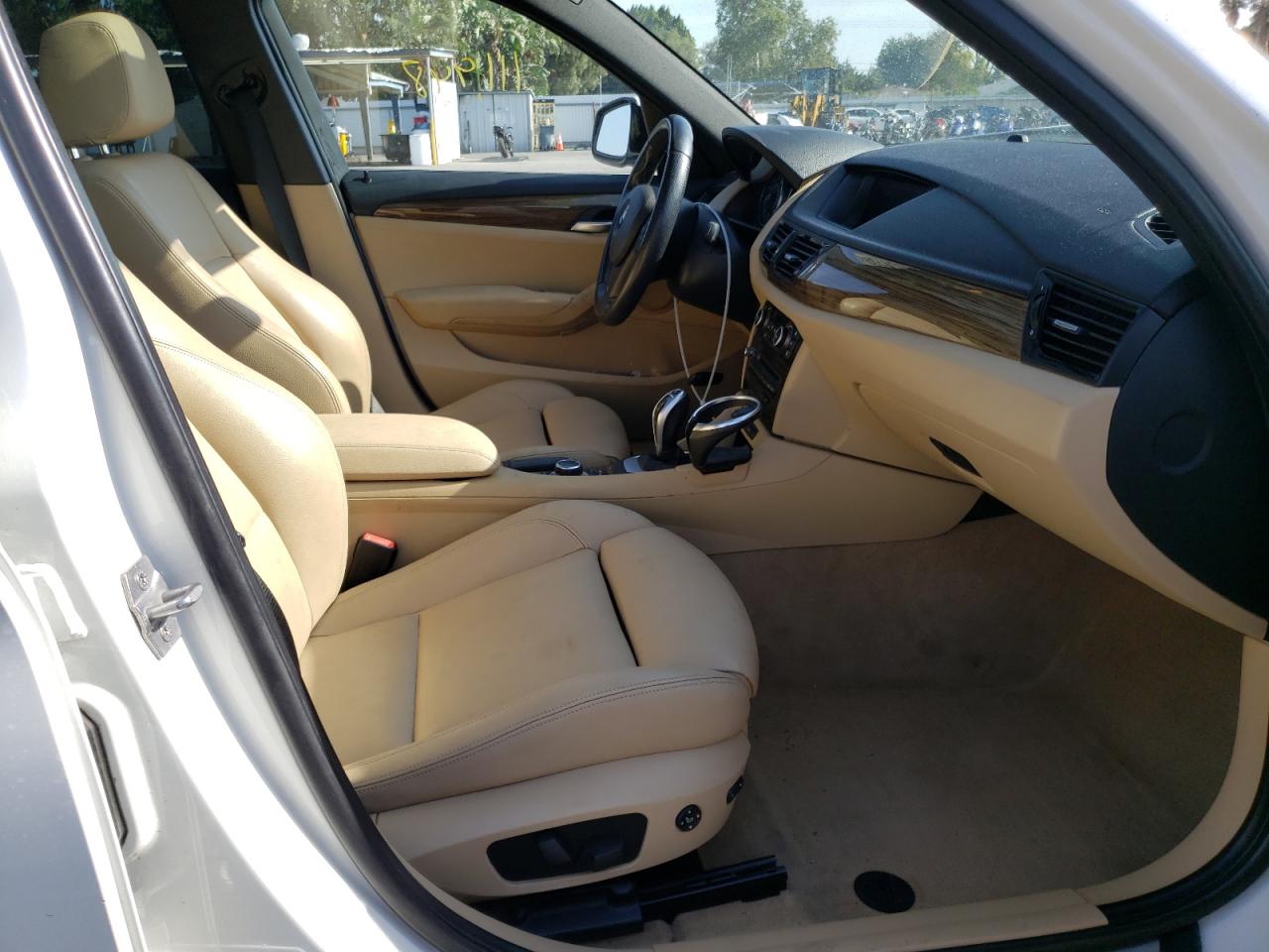 Photo 5 from auction – 2013 BMW X1 SDRIVE2 with VIN WBAVM1C56DVW43059