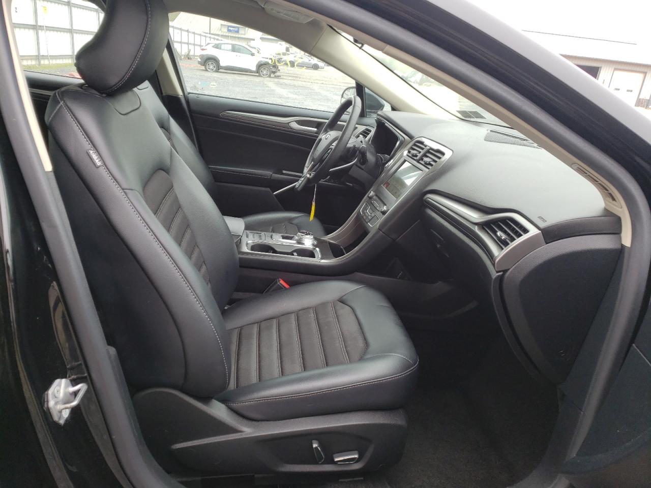 Photo 5 from auction – 2017 FORD FUSION SE with VIN 3FA6P0HD4HR401291