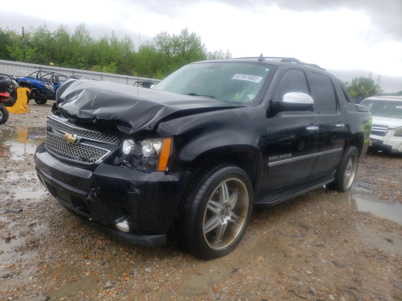 Photo 2 from auction – 2011 CHEVROLET AVALANCHE with VIN 3GNTKGE3XBG190978