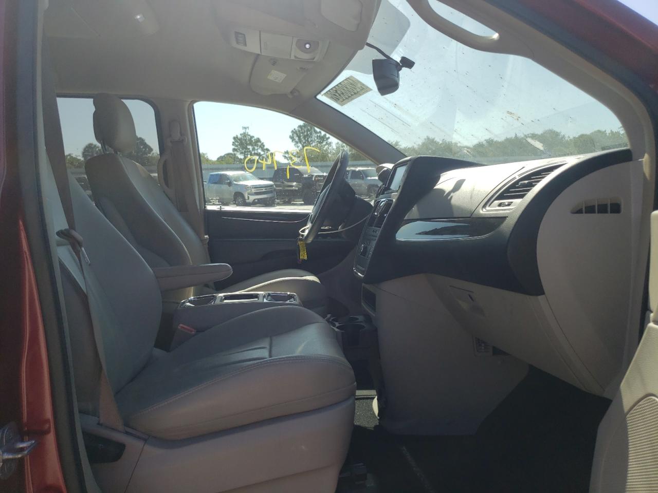 Photo 5 from auction – 2013 CHRYSLER TOWN & COU with VIN 2C4RC1BG8DR620153