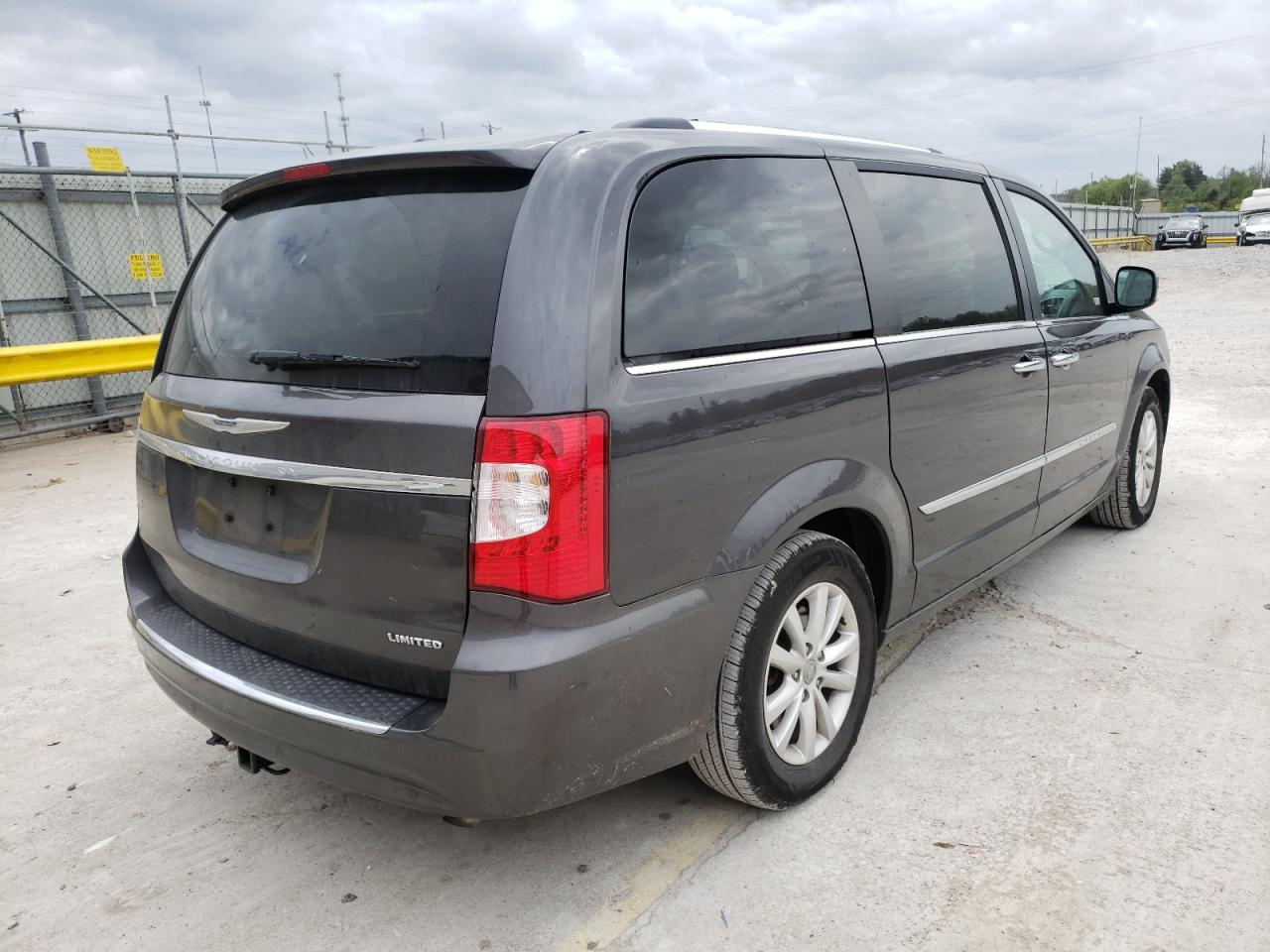 Photo 4 from auction – 2016 CHRYSLER TOWN & COU with VIN 2C4RC1GG1GR167331