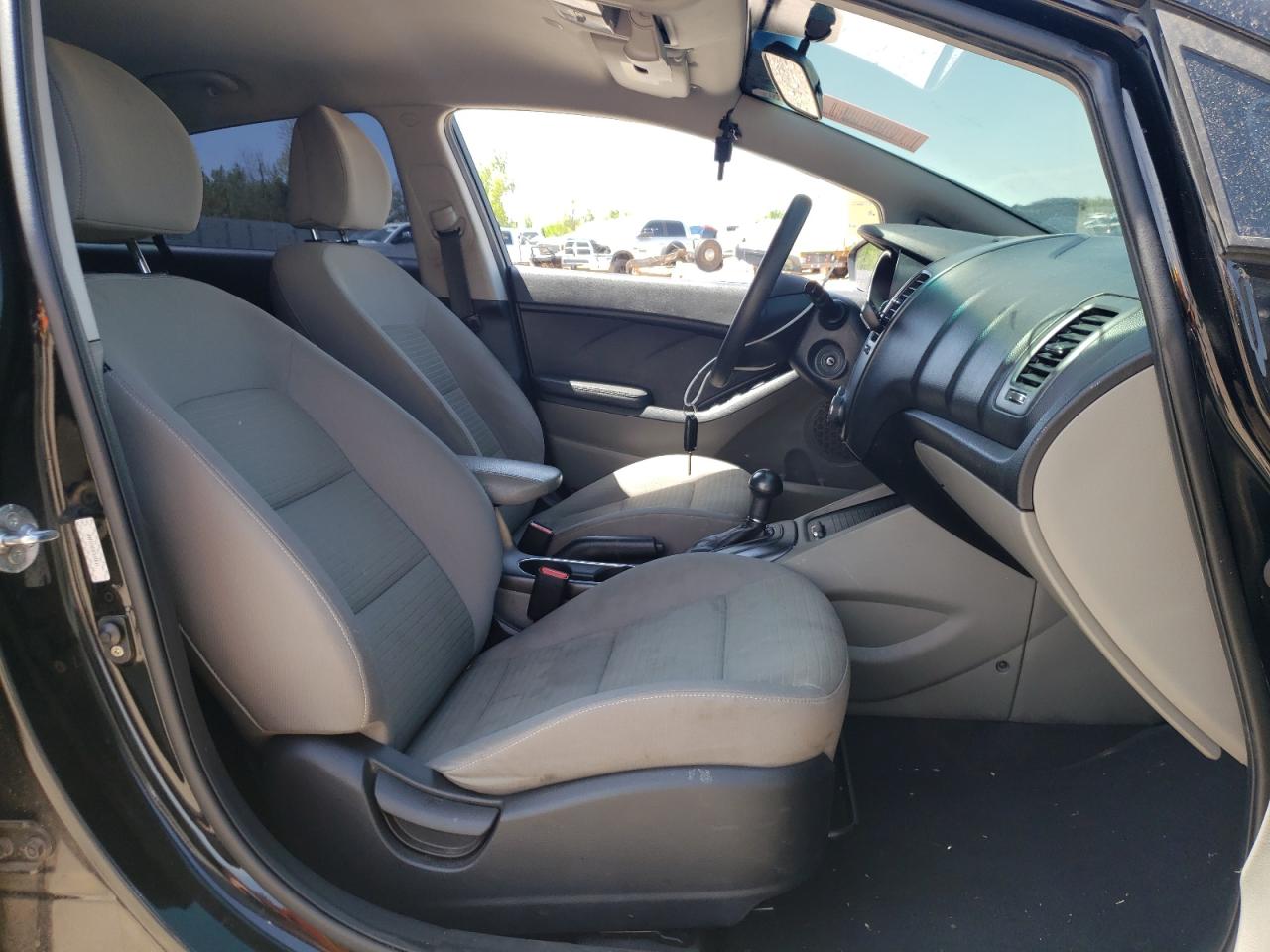Photo 5 from auction – 2016 KIA FORTE LX with VIN KNAFX4A68G5500613