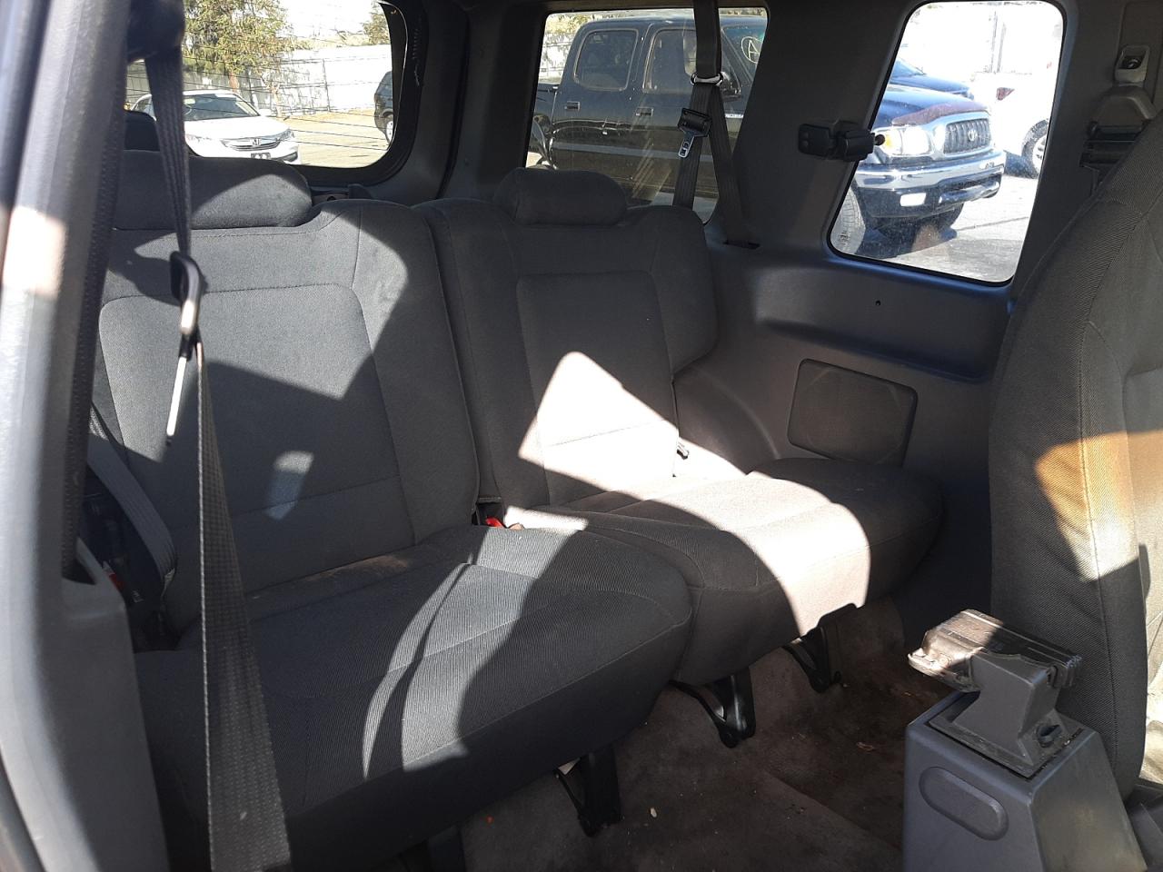 Photo 6 from auction – 2002 FORD EXPLORER S with VIN 1FMYU60E52UD37910