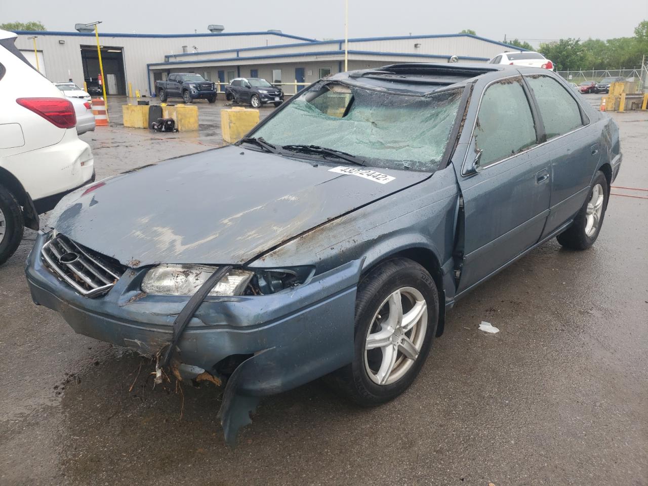 Photo 2 from auction – 2001 TOYOTA CAMRY CE with VIN JT2BF22K810300610