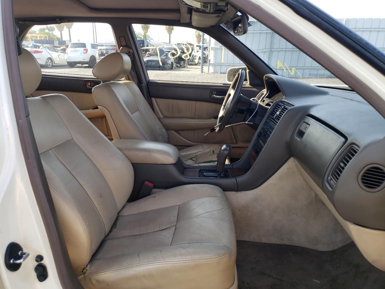Photo 5 from auction – 1992 LEXUS LS 400 with VIN JT8UF11E0N0129054