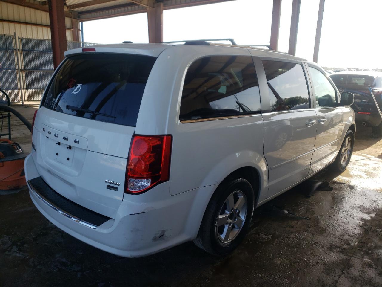 Photo 4 from auction – 2011 DODGE GRAND CARA with VIN 2D4RN5DG9BR672065