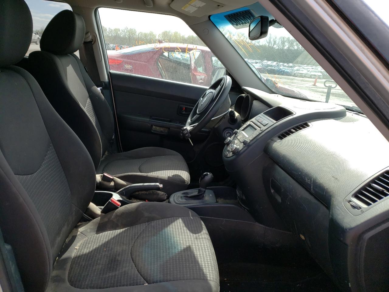 Photo 5 from auction – 2012 KIA SOUL with VIN KNDJT2A56C7452385