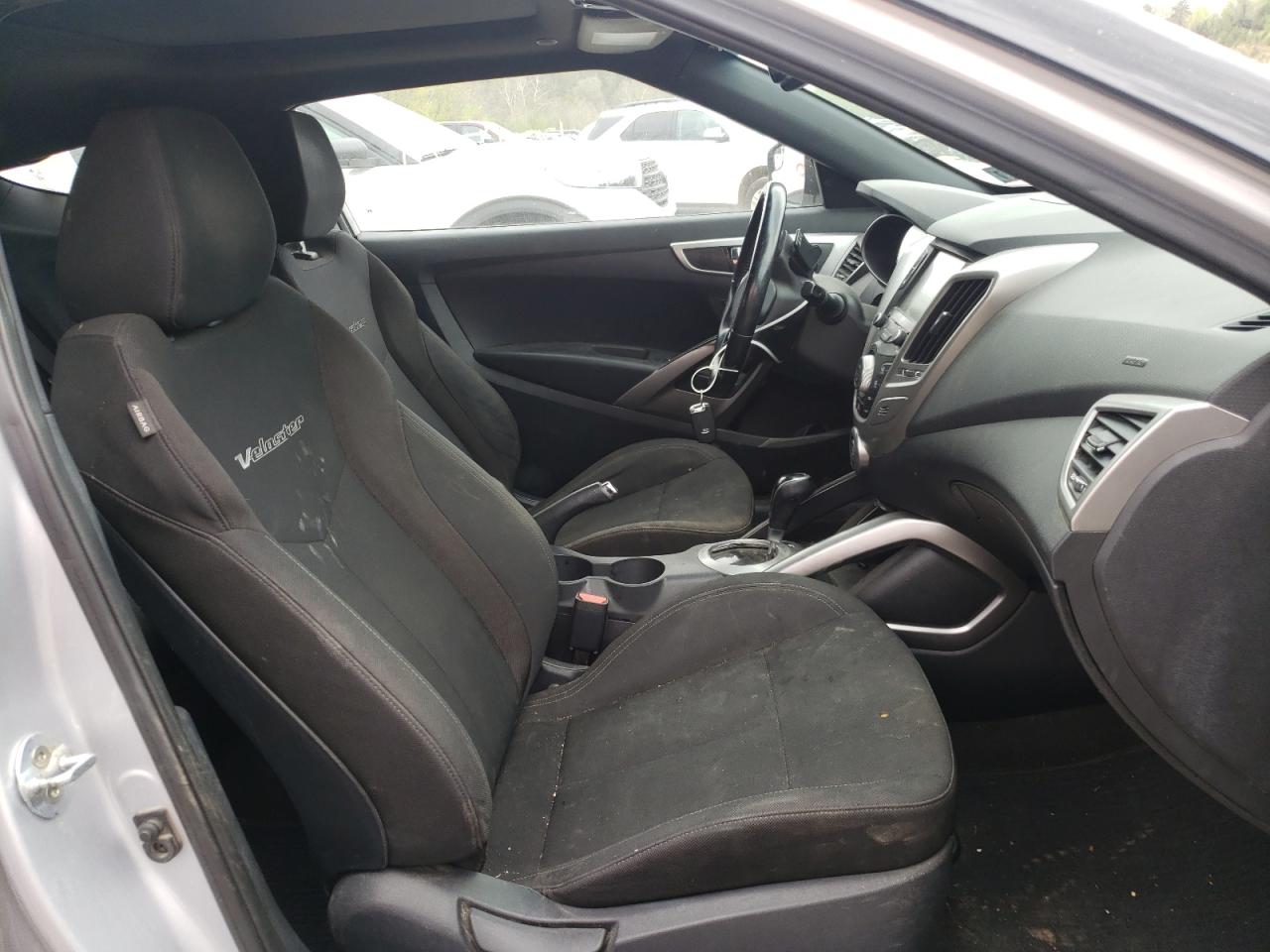 Photo 5 from auction – 2017 HYUNDAI VELOSTER with VIN KMHTC6AD0HU317625