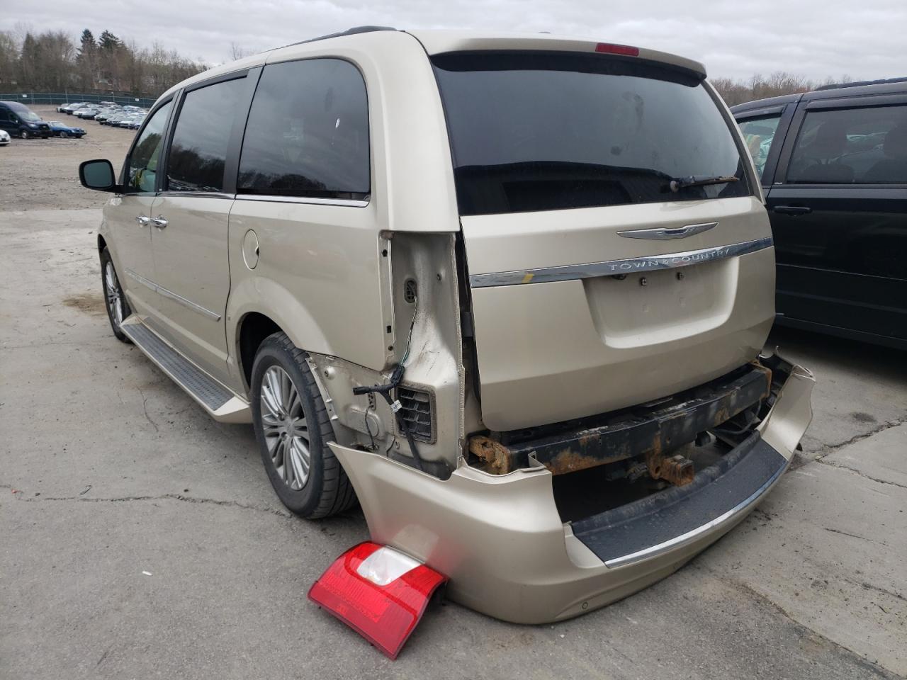 Photo 3 from auction – 2014 CHRYSLER TOWN & COU with VIN 2C4RC1CG7ER195332