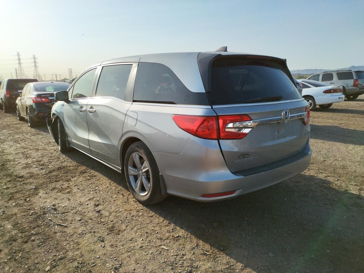 Photo 3 from auction – 2018 HONDA ODYSSEY EX with VIN 5FNRL6H73JB014514