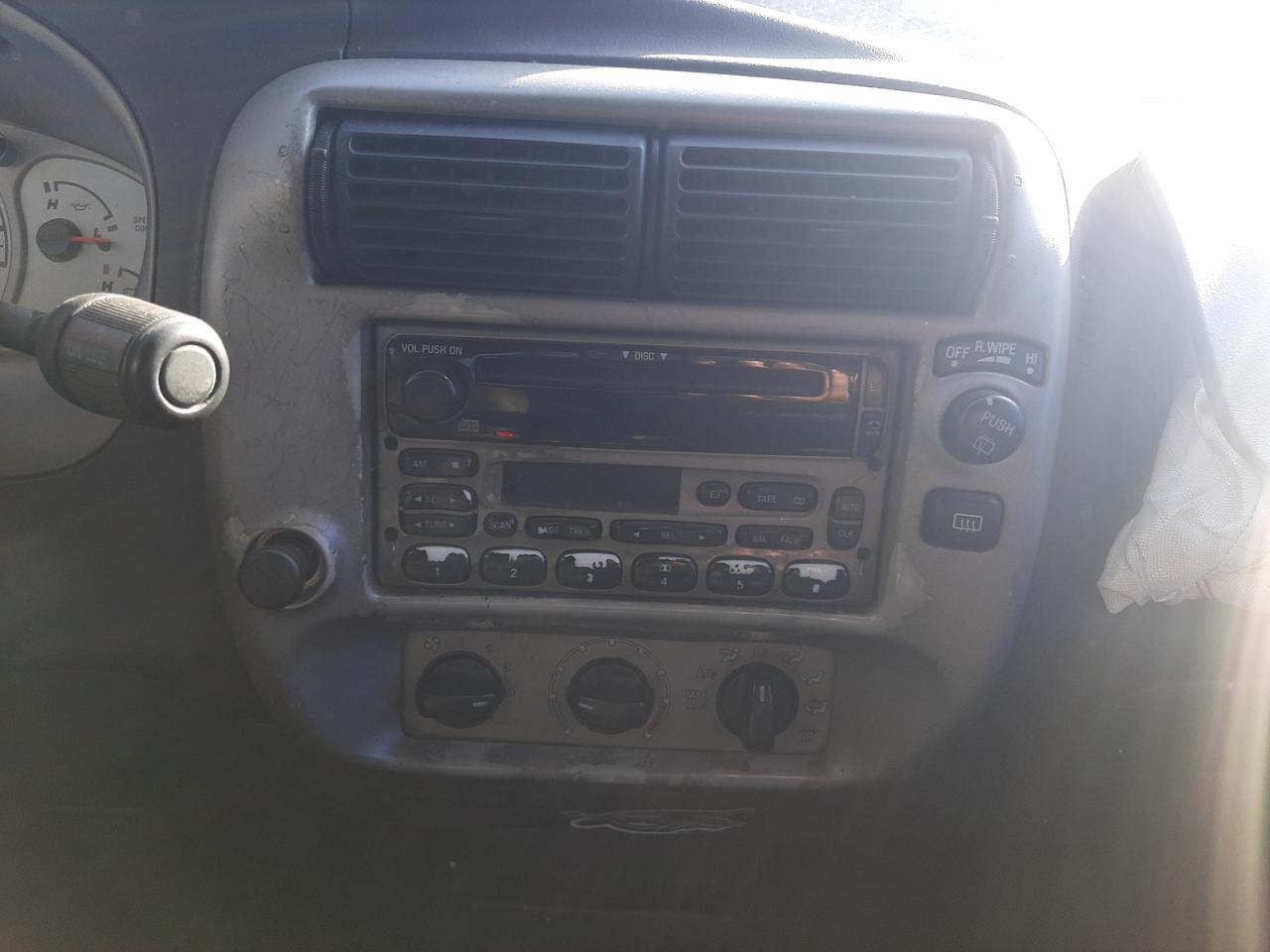 Photo 9 from auction – 2002 FORD EXPLORER S with VIN 1FMYU60E52UD37910
