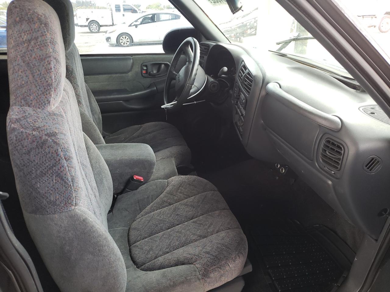 Foto 5 de la subasta – 2002 GMC SONOMA con VIN 1GTCS19W028110054