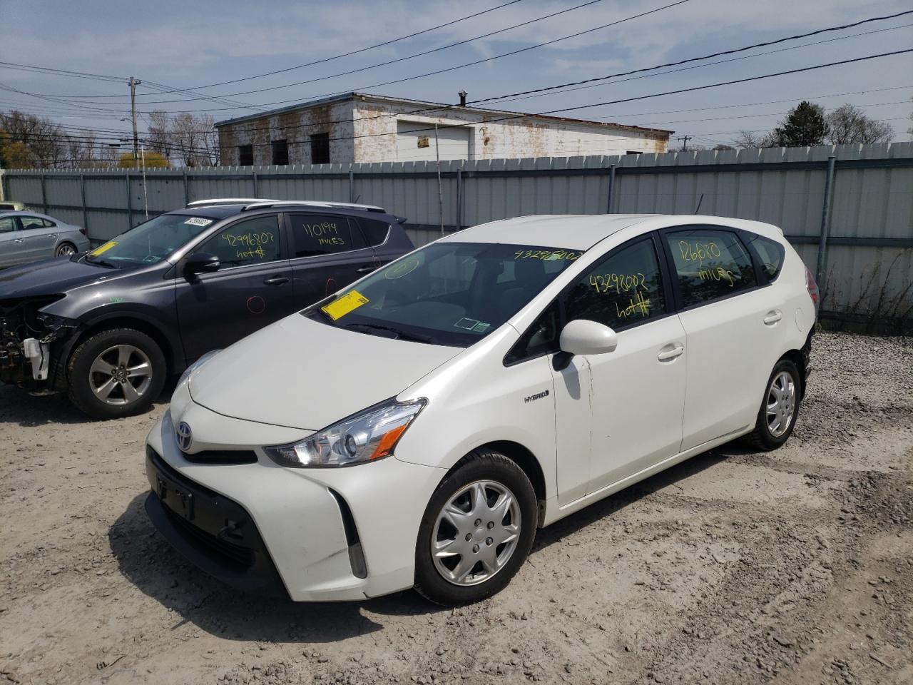 Photo 2 from auction – 2015 TOYOTA PRIUS V with VIN JTDZN3EU0FJ019303