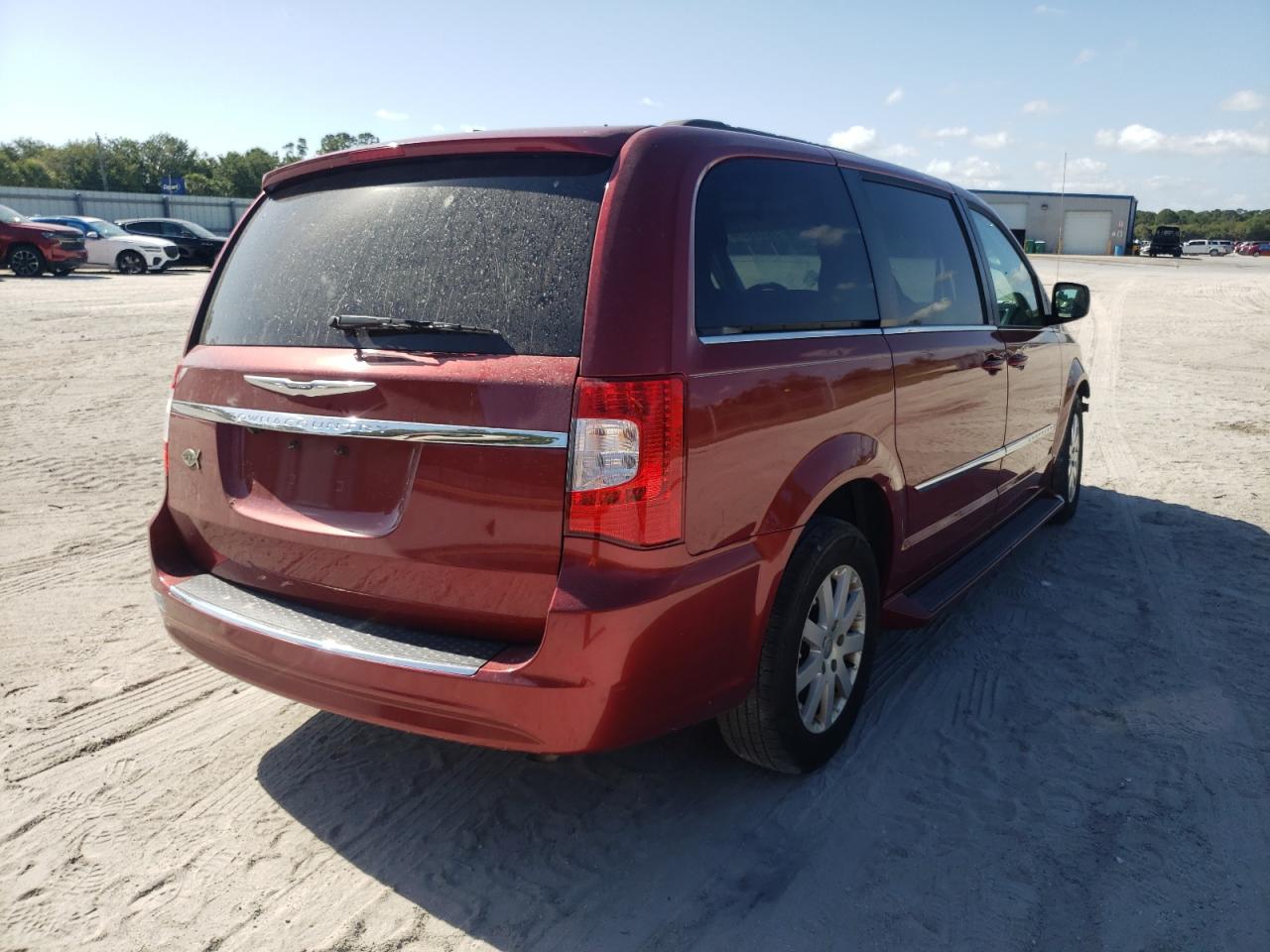Photo 4 from auction – 2013 CHRYSLER TOWN & COU with VIN 2C4RC1BG8DR620153