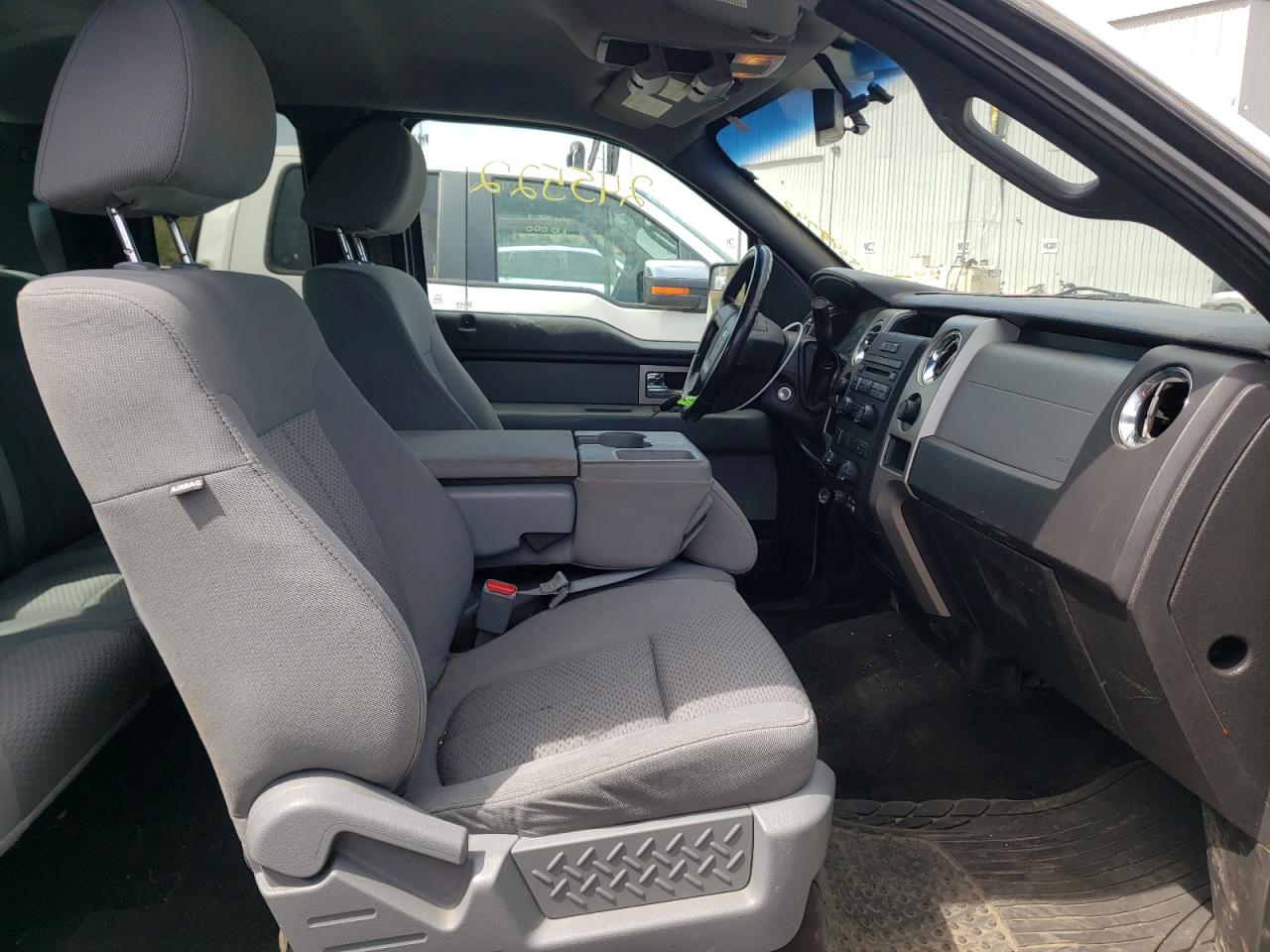 Photo 5 from auction – 2011 FORD F150 SUPER with VIN 1FTFX1EF5BFD30614