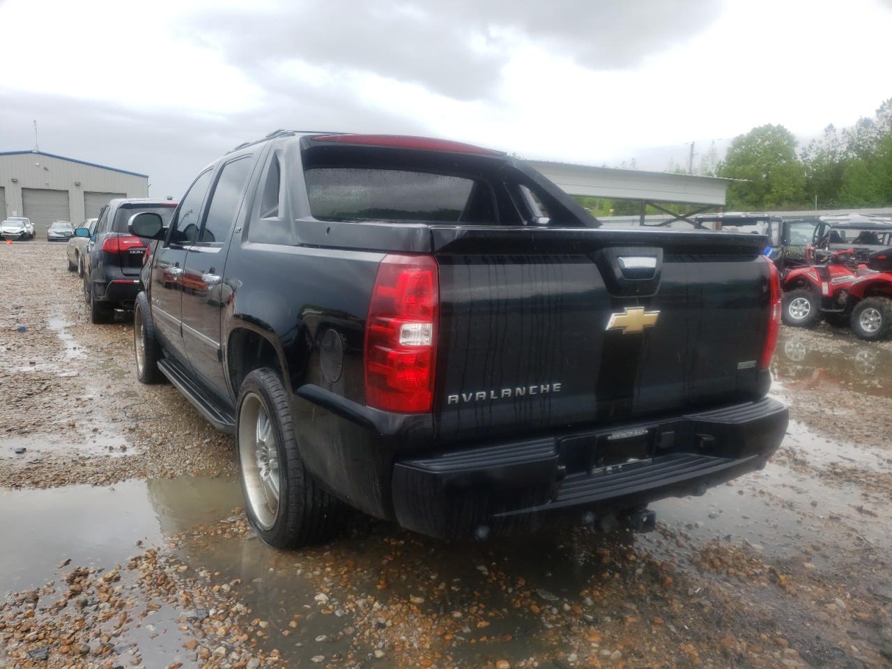 Photo 3 from auction – 2011 CHEVROLET AVALANCHE with VIN 3GNTKGE3XBG190978