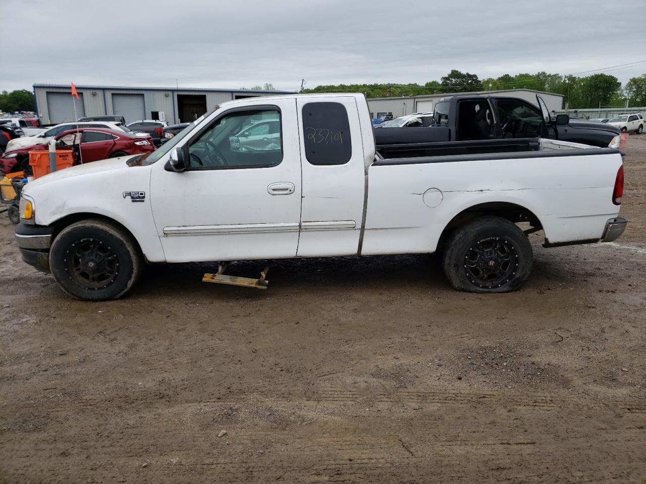 Photo 9 from auction – 2000 FORD F150 with VIN 1FTRX17W5YKA41498