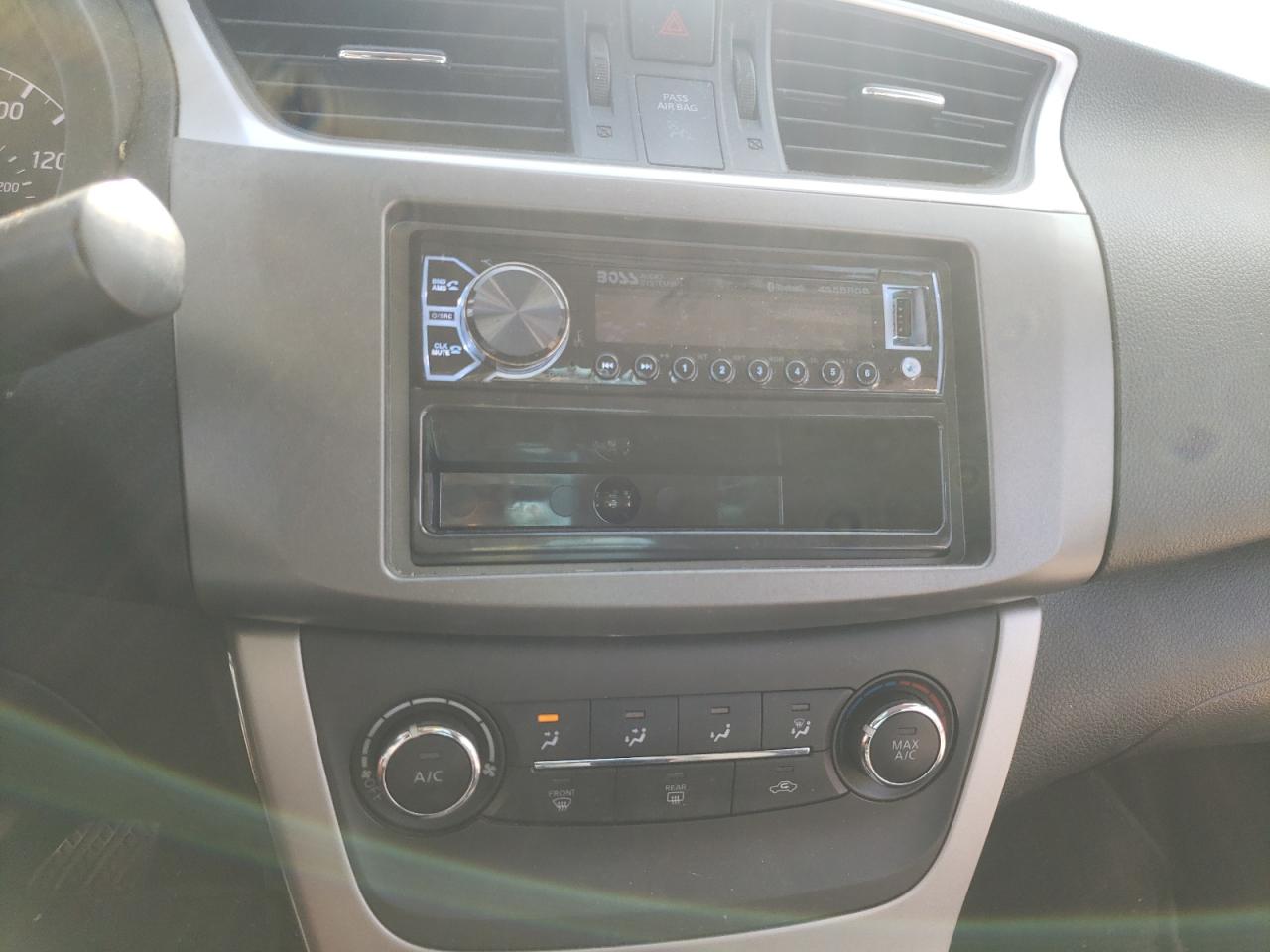 Photo 9 from auction – 2015 NISSAN SENTRA S with VIN 3N1AB7AP3FY282476