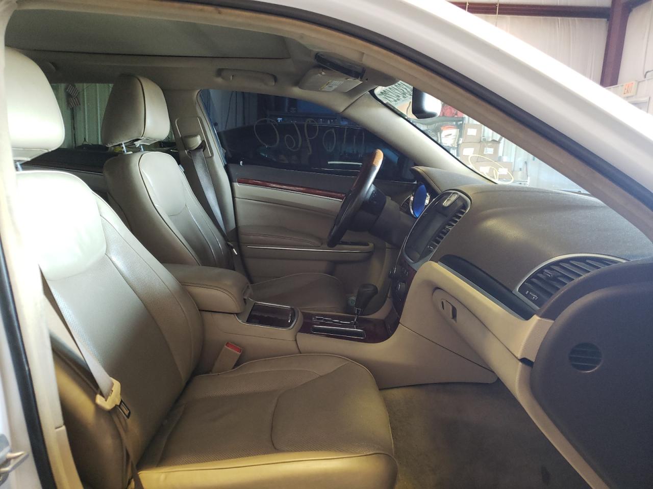 Photo 5 from auction – 2011 CHRYSLER 300C with VIN 2C3CK6CT8BH524046