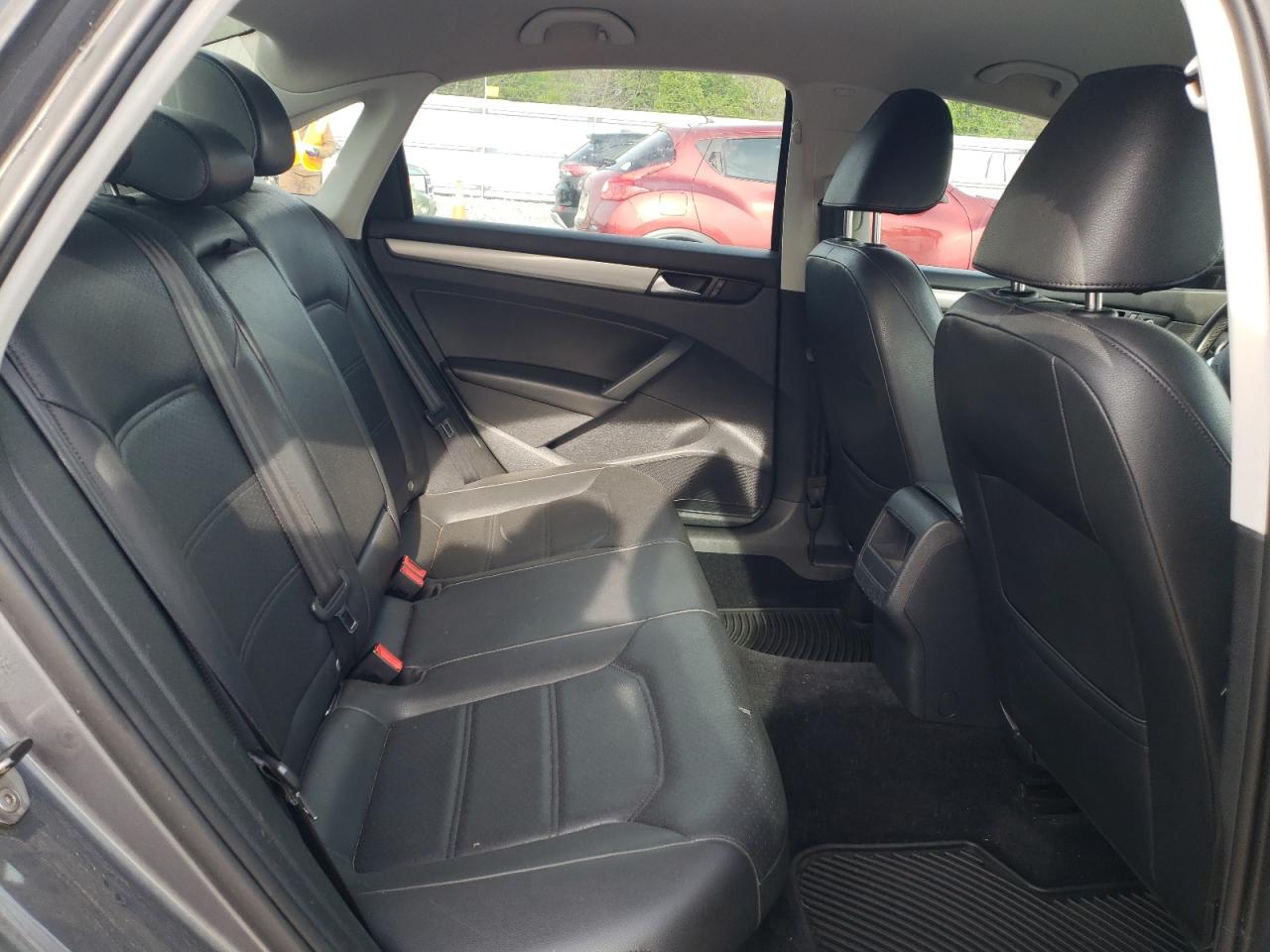 Photo 6 from auction – 2014 VOLKSWAGEN PASSAT S with VIN 1VWAT7A30EC074082