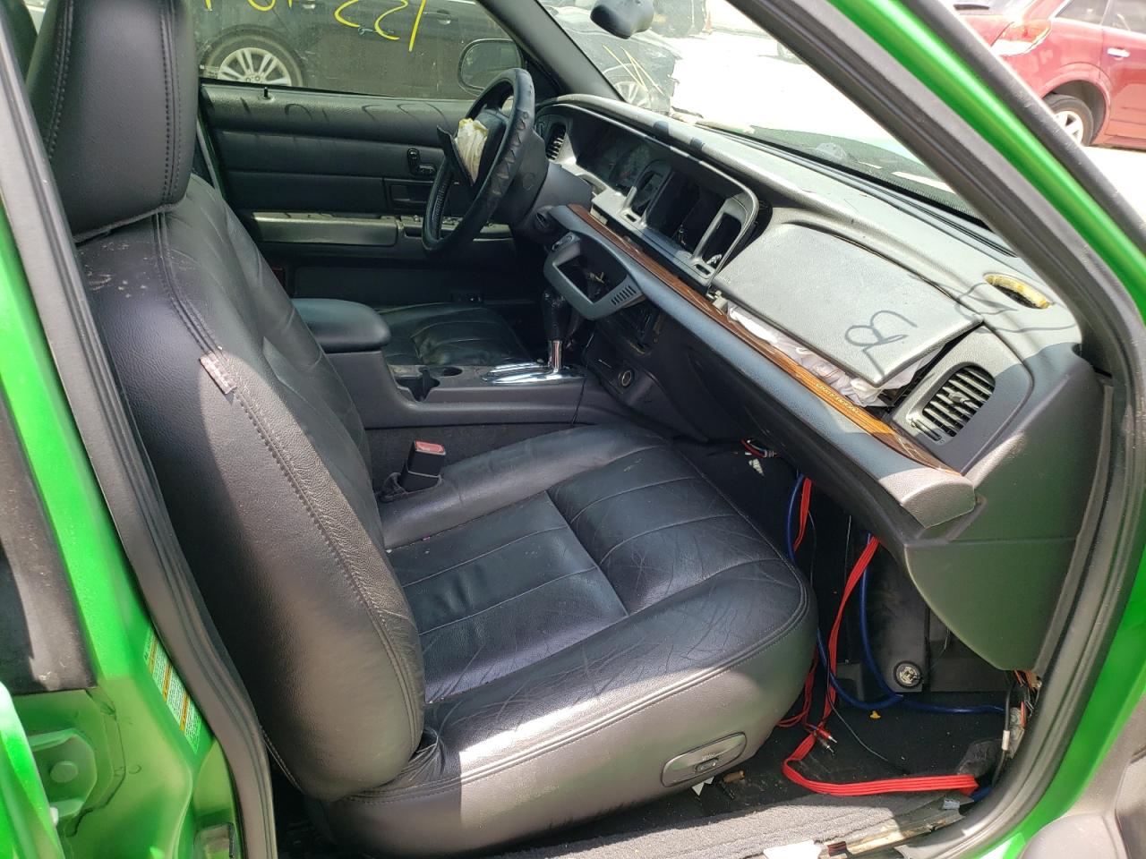 Photo 5 from auction – 2004 FORD CROWN VICT with VIN 2FAHP74W24X121695