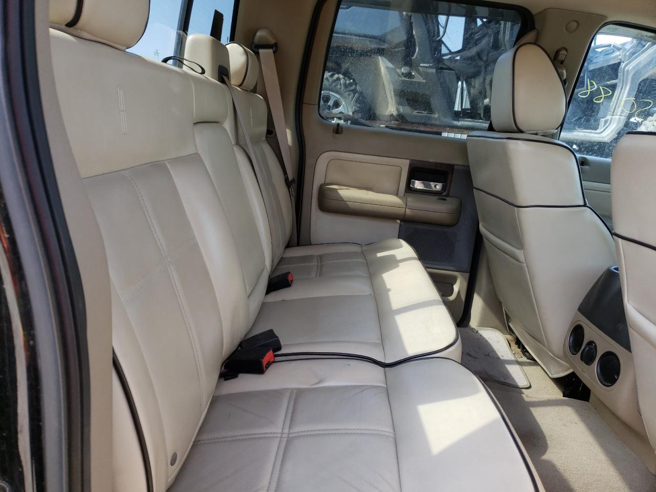صورة رقم 6 من المزاد - 2006 LINCOLN MARK LT مع VIN 5LTPW165X6FJ01166