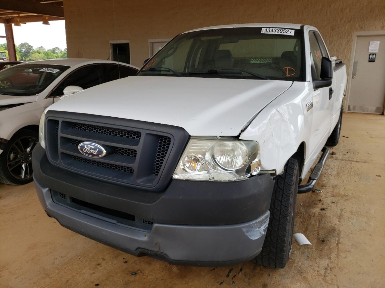 Photo 2 from auction – 2005 FORD F150 with VIN 1FTRF122X5NB01468
