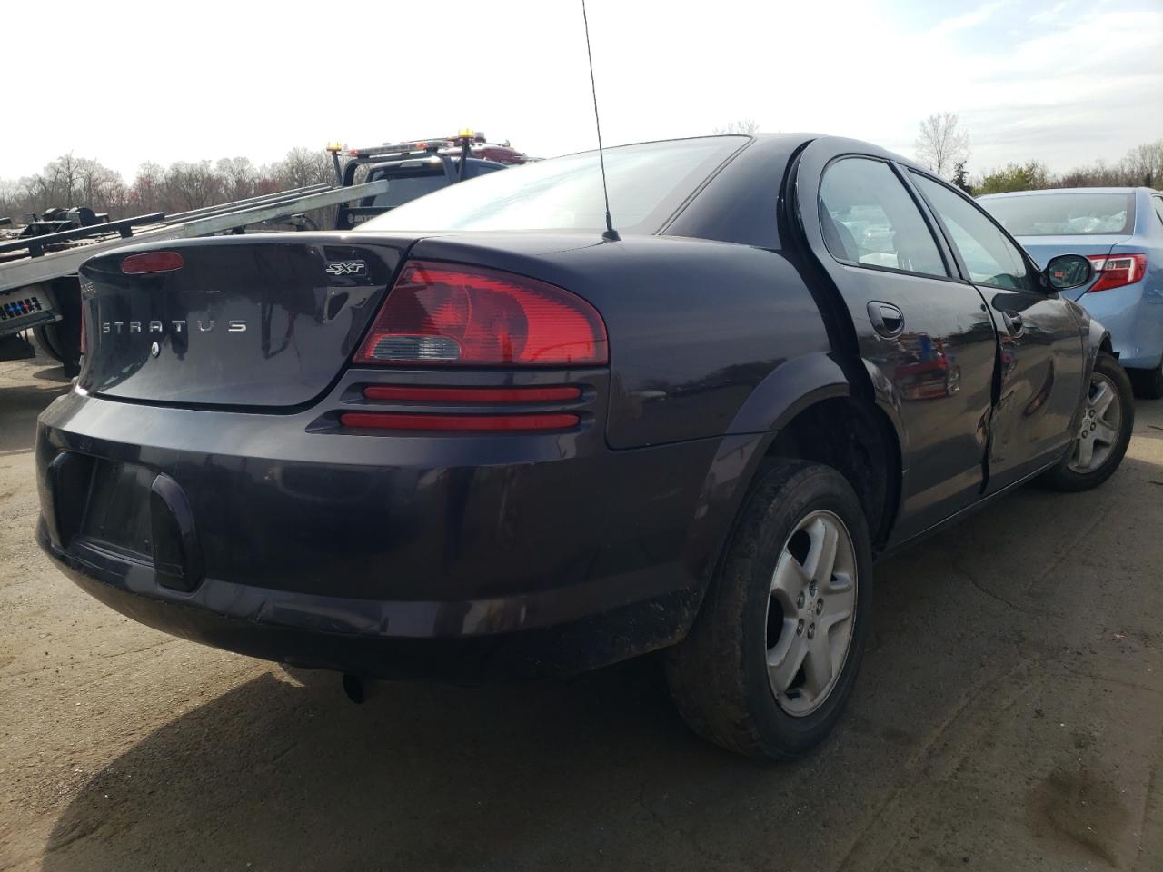 Photo 4 from auction – 2003 DODGE STRATUS SE with VIN 1B3EL46XX3N543972