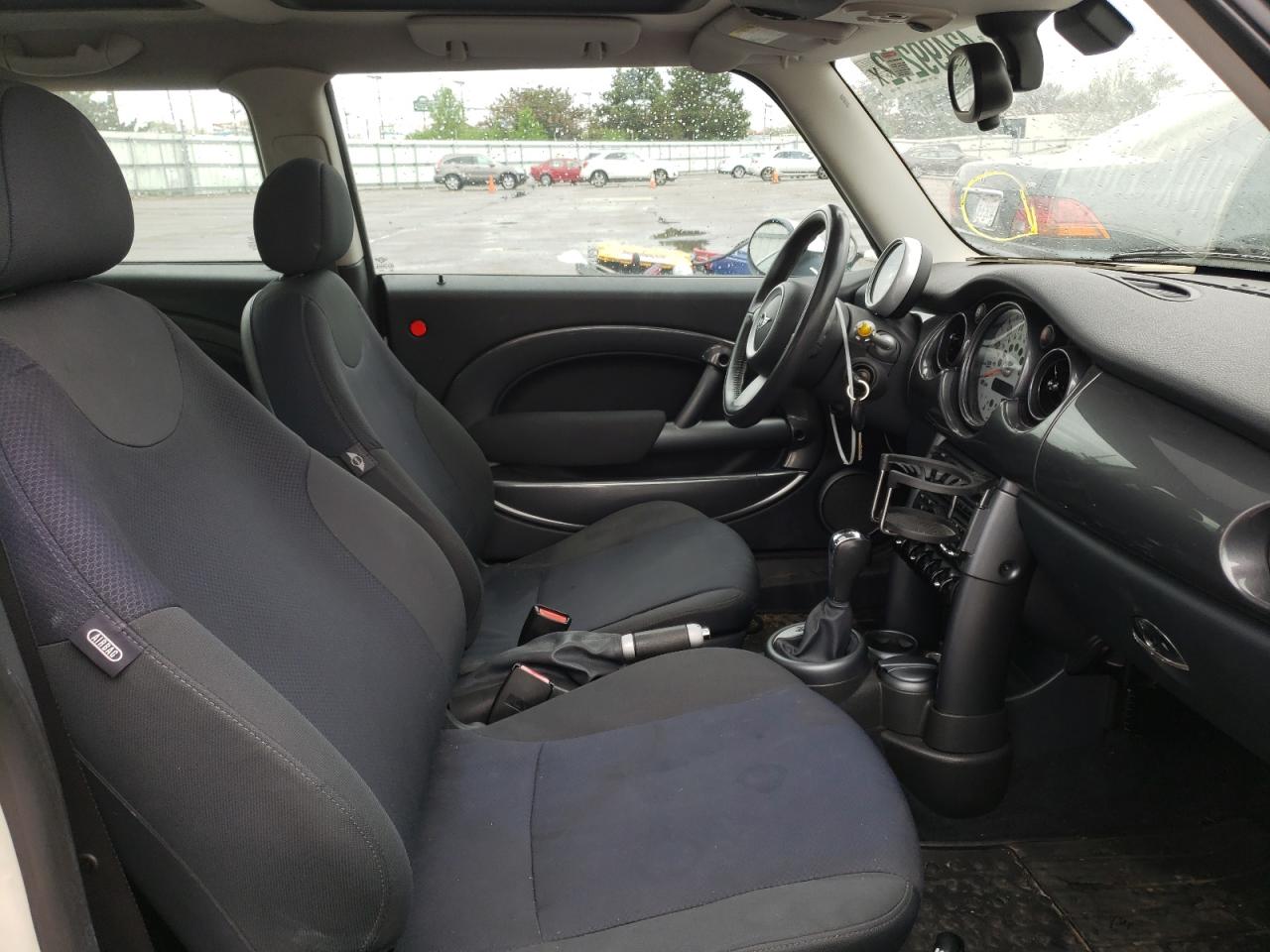 Photo 5 from auction – 2006 MINI COOPER with VIN WMWRC33566TK15832